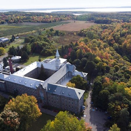Auberge De L'Abbaye D'Oka Eksteriør billede