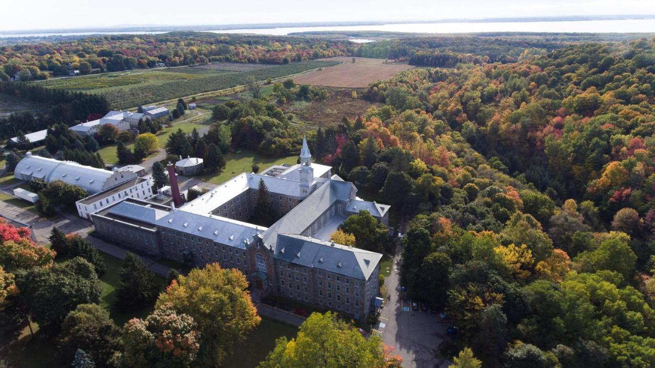 Auberge De L'Abbaye D'Oka Eksteriør billede