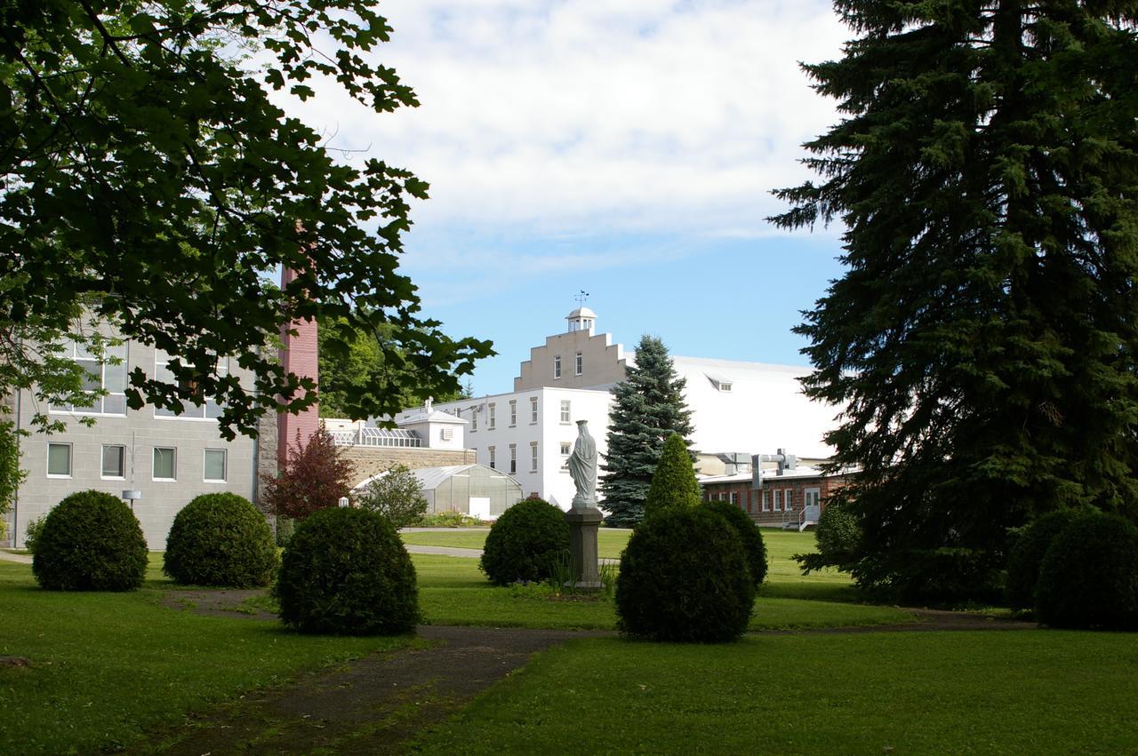 Auberge De L'Abbaye D'Oka Eksteriør billede