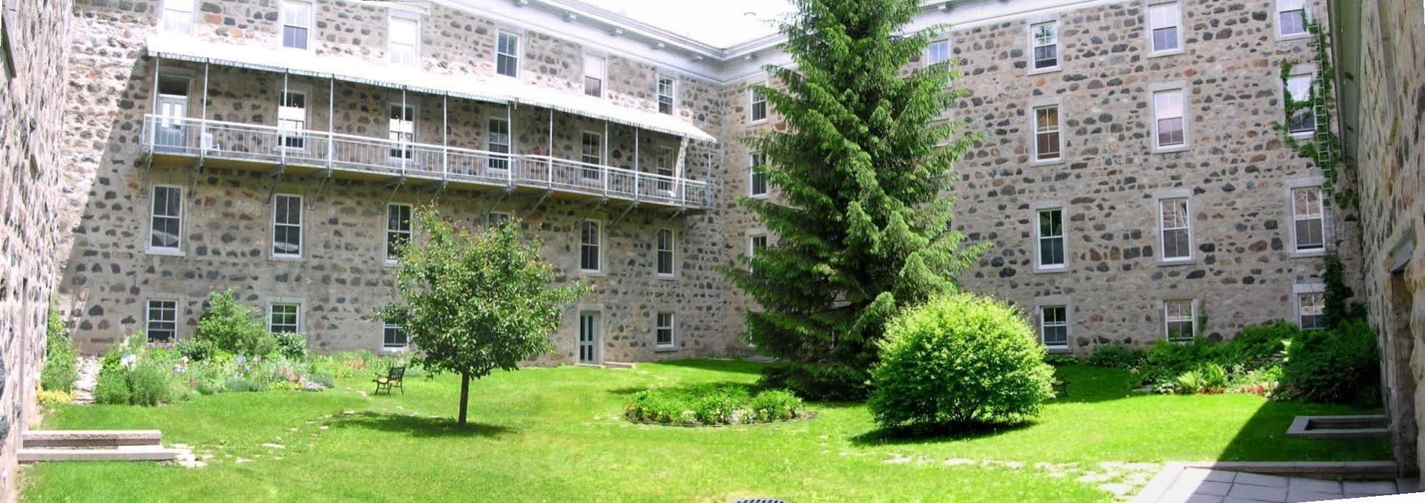 Auberge De L'Abbaye D'Oka Eksteriør billede